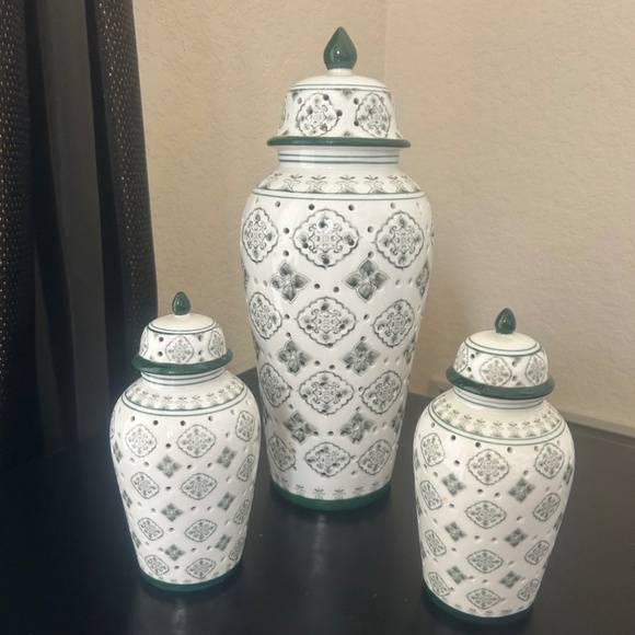 Illuminated Medallion Glass Ginger Glass Jars. Set of 3